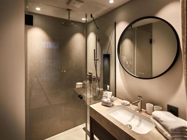 Clounys Hotel : photo 6 de la chambre chambre double deluxe (2 adultes + 1 enfant)