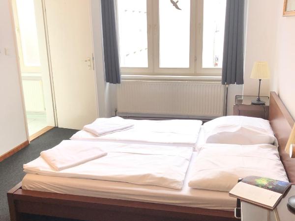 Die Fabrik - Hostel : photo 4 de la chambre chambre double avec salle de bains commune