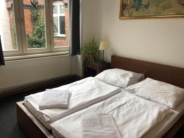 Die Fabrik - Hostel : photo 6 de la chambre chambre double avec salle de bains commune