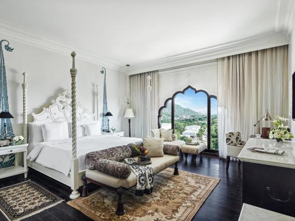 Fairmont Jaipur : photo 2 de la chambre fairmont king room - (non smoking) 02 pint of beer per room per stay, 20% off on spa,f&b and laundry, evening rituals shaam-e-khaas, happy hours ( buy 1 get 1) at anjum bar on selected beverages.