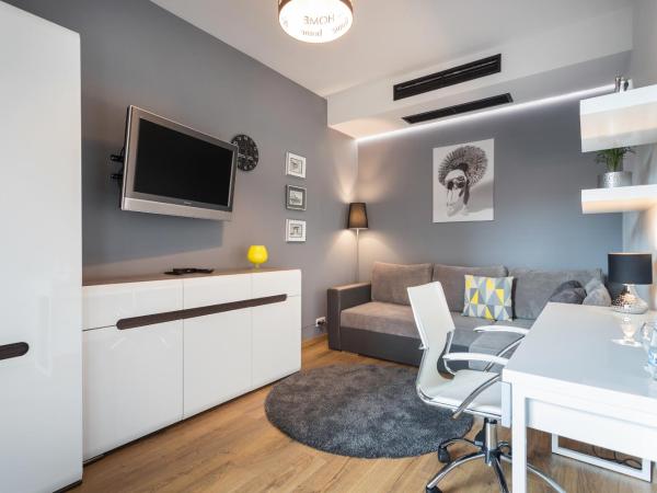 InPoint Apartments G13 near Old Town & Kazimierz : photo 5 de la chambre appartement 3 chambres avec 2 salles de bains et balcon