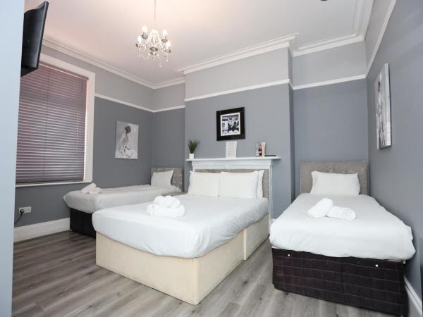 Hotel Anfield : photo 1 de la chambre chambre familiale avec salle de bains privative