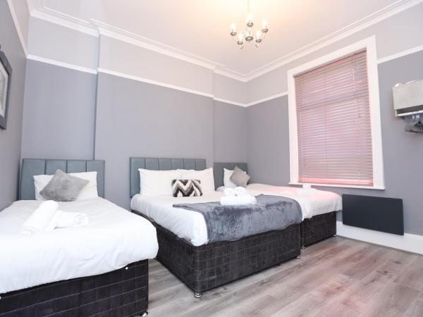 Hotel Anfield : photo 1 de la chambre chambre familiale avec salle de bains privative