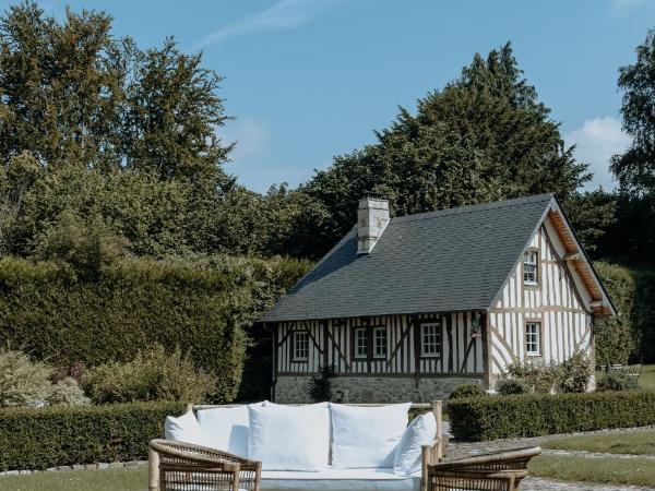 Les Manoirs des Portes de Deauville - Small Luxury Hotel Of The World : photo 1 de la chambre chalet 1 chambre