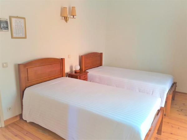 Hotel Alianca : photo 3 de la chambre chambre lits jumeaux