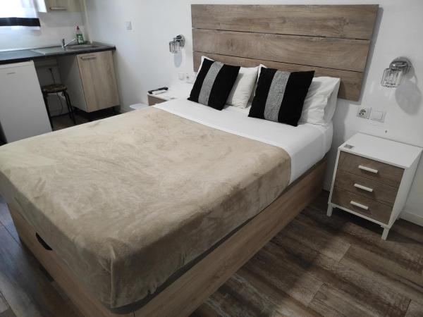 hostal olozaga : photo 8 de la chambre chambre double deluxe avec douche