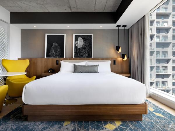 Humaniti Hotel Montreal, Autograph Collection : photo 1 de la chambre chambre lit king-size