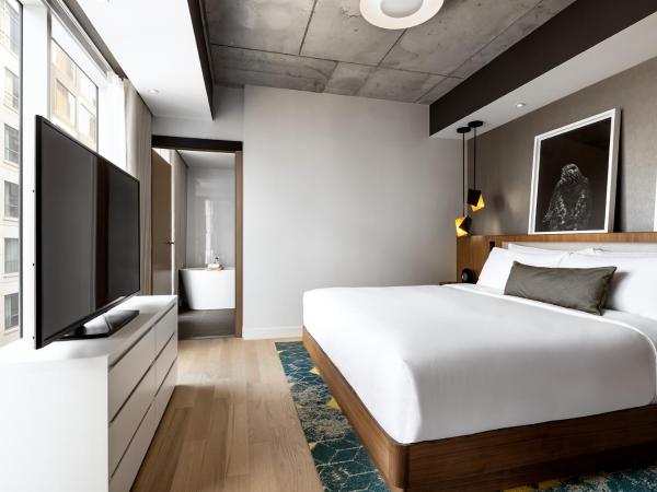 Humaniti Hotel Montreal, Autograph Collection : photo 3 de la chambre suite lit king-size