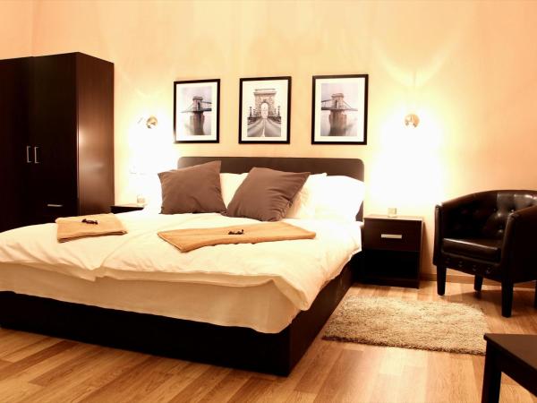 Budapest Ville Bed & Breakfast : photo 2 de la chambre chambre double deluxe avec douche