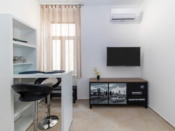 Apartments & Rooms Kolovare Beach : photo 4 de la chambre chambre double premium