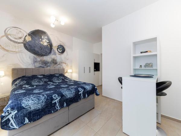 Apartments & Rooms Kolovare Beach : photo 3 de la chambre chambre double premium