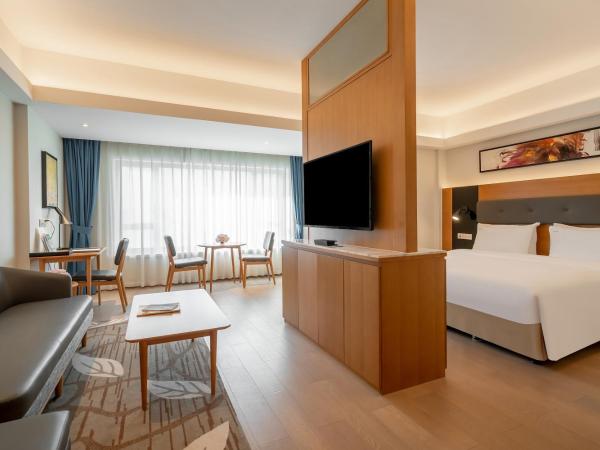 Holiday Inn Shanghai Hongqiao Central, an IHG Hotel : photo 5 de la chambre suite lit king-size