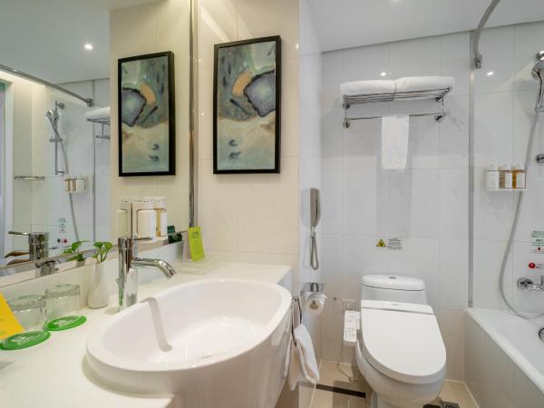 Holiday Inn Shanghai Hongqiao Central, an IHG Hotel : photo 2 de la chambre chambre lit king-size standard