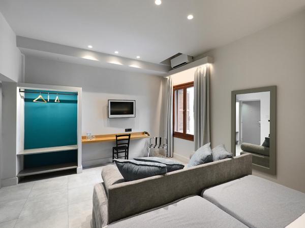 Le Palace Hotel : photo 7 de la chambre chambre familiale (3 adultes + 1 enfant)