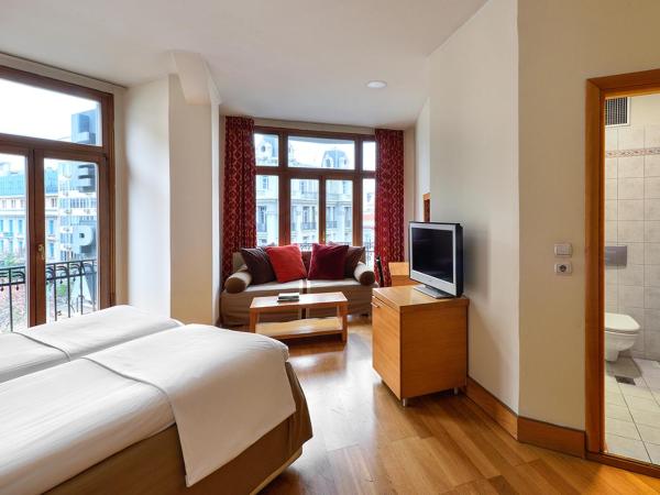 Le Palace Hotel : photo 2 de la chambre chambre familiale (3 adultes + 1 enfant)