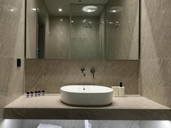 Le Palace Hotel : photo 8 de la chambre chambre familiale (3 adultes + 1 enfant)