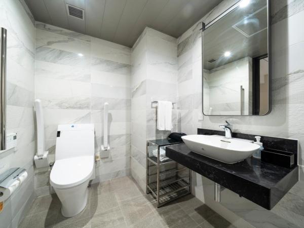 KOKO HOTEL Premier Nihonbashi Hamacho : photo 7 de la chambre chambre lits jumeaux - accessible aux personnes à mobilité réduite - non-fumeurs