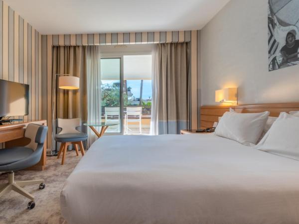 Holiday Inn Nice - Port St Laurent, an IHG Hotel : photo 1 de la chambre chambre premium lit double avec balcon côté mer - vue sur jardin