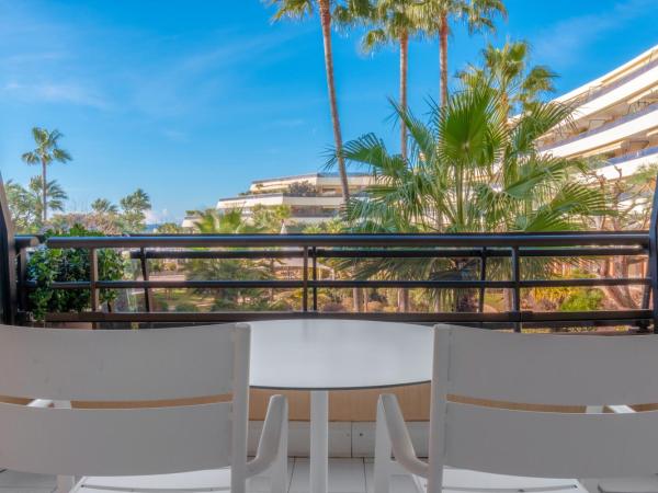 Holiday Inn Nice - Port St Laurent, an IHG Hotel : photo 4 de la chambre chambre double premium avec balcon - vue sur jardin