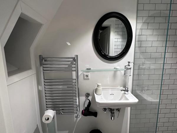 Heart House Guesthouse : photo 8 de la chambre chambre double avec salle de bains privative