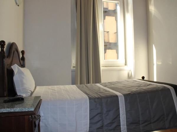 Residencia Vale Formoso : photo 1 de la chambre chambre double avec salle de bains privative extérieure