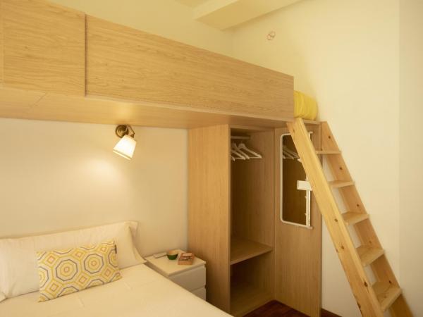 Alojamientos Cantíber : photo 7 de la chambre chambre familiale avec salle de bains privative