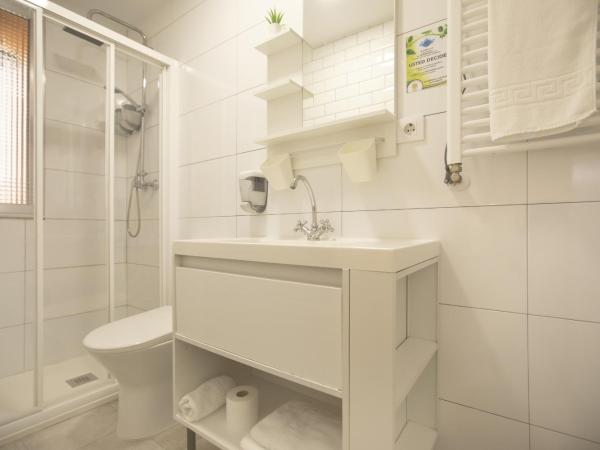 Alojamientos Cantíber : photo 6 de la chambre chambre double ou lits jumeaux avec salle de bains privative