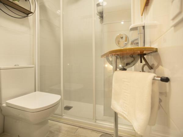 Alojamientos Cantíber : photo 5 de la chambre chambre double avec salle de bains privative