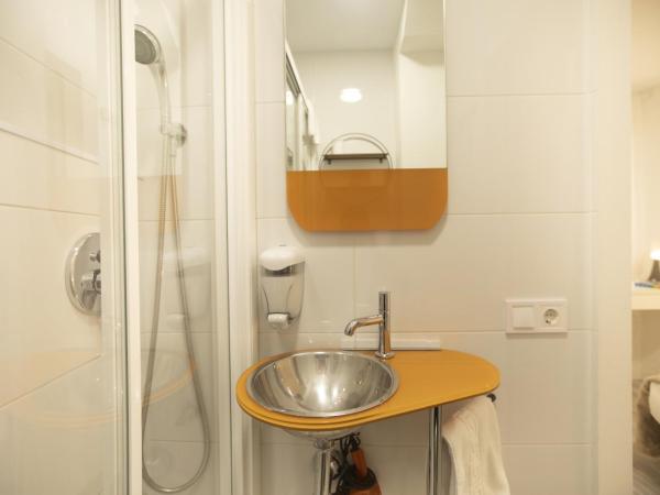 Alojamientos Cantíber : photo 6 de la chambre chambre double avec salle de bains privative