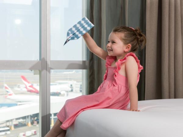 Rydges Sydney Airport Hotel : photo 2 de la chambre chambre lit king-size deluxe - vue sur aéroport - forfait spotter