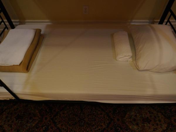 HOSTEL Auberge NOLA : photo 4 de la chambre lit dans dortoir mixte de 8 lits 