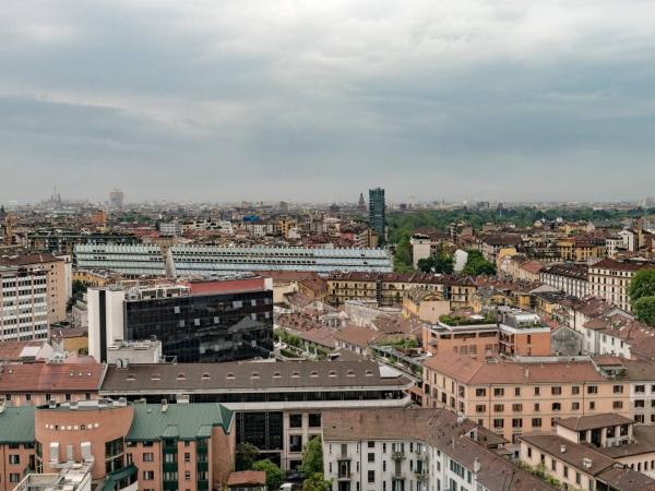 AC Hotel Milano by Marriott : photo 6 de la chambre chambre lit king-size standard - vue sur horizon