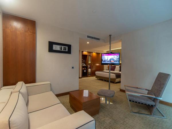 Crowne Plaza Istanbul Harbiye, an IHG Hotel : photo 1 de la chambre suite junior lit king-size