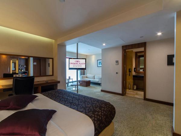 Crowne Plaza Istanbul Harbiye, an IHG Hotel : photo 2 de la chambre suite junior lit king-size