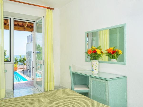 Hotel Parco Cartaromana : photo 3 de la chambre chambre quadruple