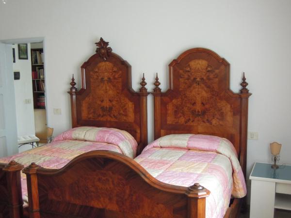 B&B Carlotta : photo 1 de la chambre chambre lits jumeaux avec salle de bains privative séparée