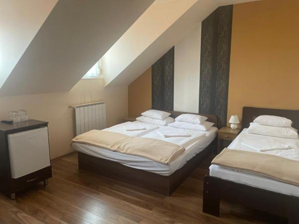 Kastélykert Fogadó : photo 3 de la chambre chambre quadruple Économique