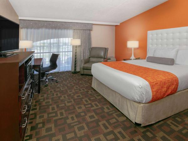 Howard Johnson by Wyndham Oklahoma City OKC Airport, Fairgrounds, I40 : photo 1 de la chambre chambre lit queen-size affaires - non-fumeurs