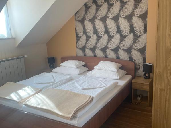 Kastélykert Fogadó : photo 3 de la chambre chambre standard lit queen-size