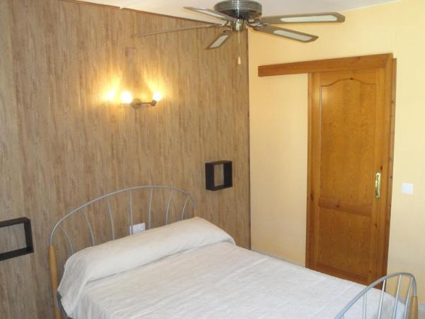 Hostal Cristina : photo 9 de la chambre chambre double ou lits jumeaux