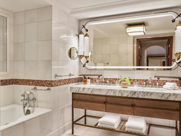 Four Seasons Hotel Istanbul at Sultanahmet : photo 1 de la chambre chambre lit king-size premier 