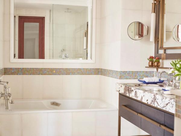 Four Seasons Hotel Istanbul at Sultanahmet : photo 2 de la chambre chambre lit king-size deluxe