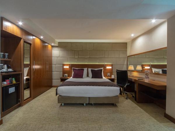 Crowne Plaza Istanbul Harbiye, an IHG Hotel : photo 9 de la chambre suite junior lit king-size