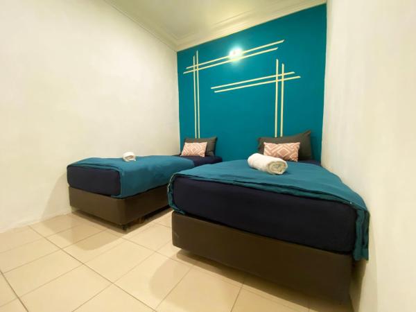 Hotel 91 Taman Daya : photo 1 de la chambre chambre lits jumeaux avec salle de bains