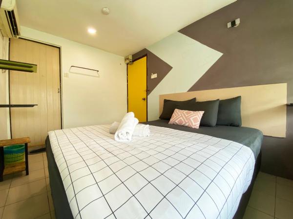 Hotel 91 Taman Daya : photo 2 de la chambre chambre standard lit queen-size