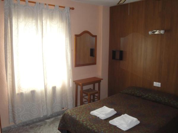 Hostal Cristina : photo 5 de la chambre chambre double ou lits jumeaux
