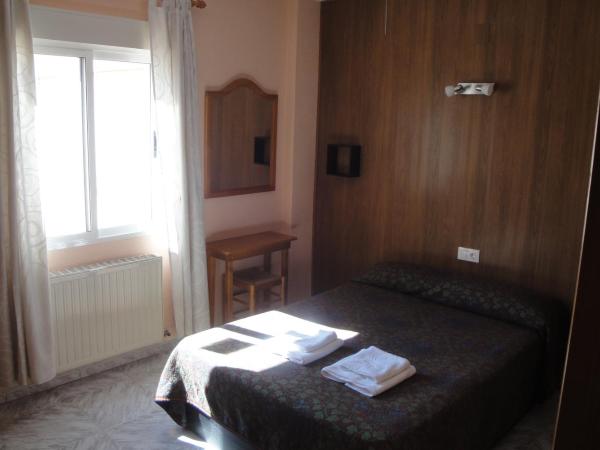 Hostal Cristina : photo 6 de la chambre chambre double ou lits jumeaux