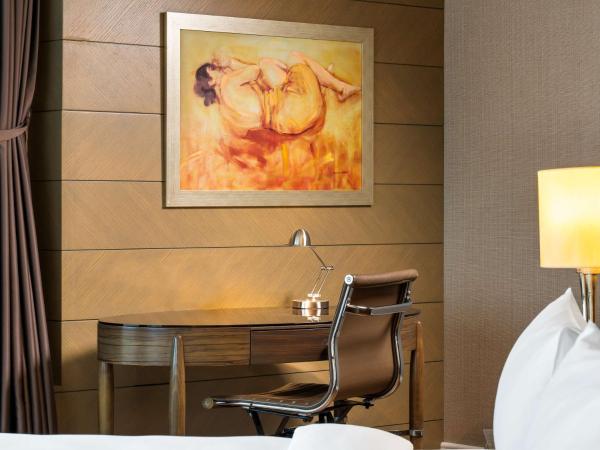 Radisson Blu Hotel, Istanbul Sisli : photo 3 de la chambre suite panoramique avec accès au salon - vue sur ville