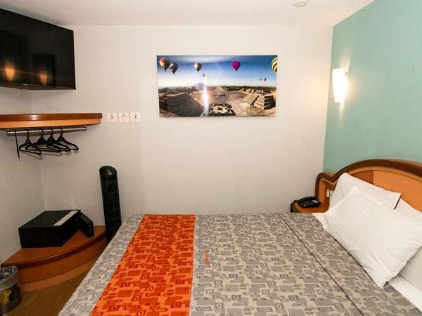 Hotel El Conde Naucalpan Only Adults : photo 2 de la chambre chambre supérieure lit queen-size