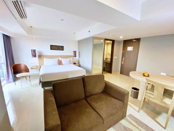 Harper MT Haryono by ASTON : photo 2 de la chambre suite junior